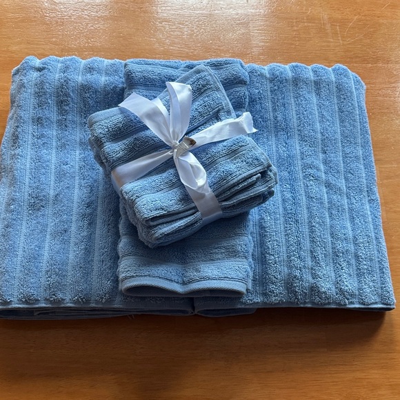 ELLIE Towel Collection Set of 7 NEW Soft Blue Towels - Picture 7 of 8